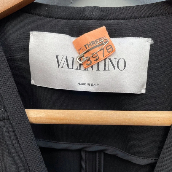 Valentino Black Cropped Zip front Blazer Jacket, size 8 (fits like a 4/6) - Picture 11 of 13